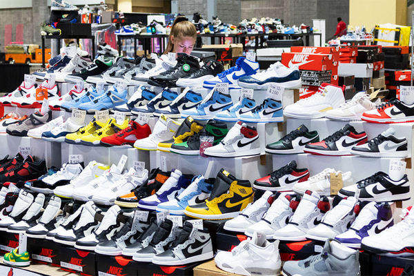 Pros and Cons of Selling Sneakers 2 pros-and-cons-of-selling-sneakers
