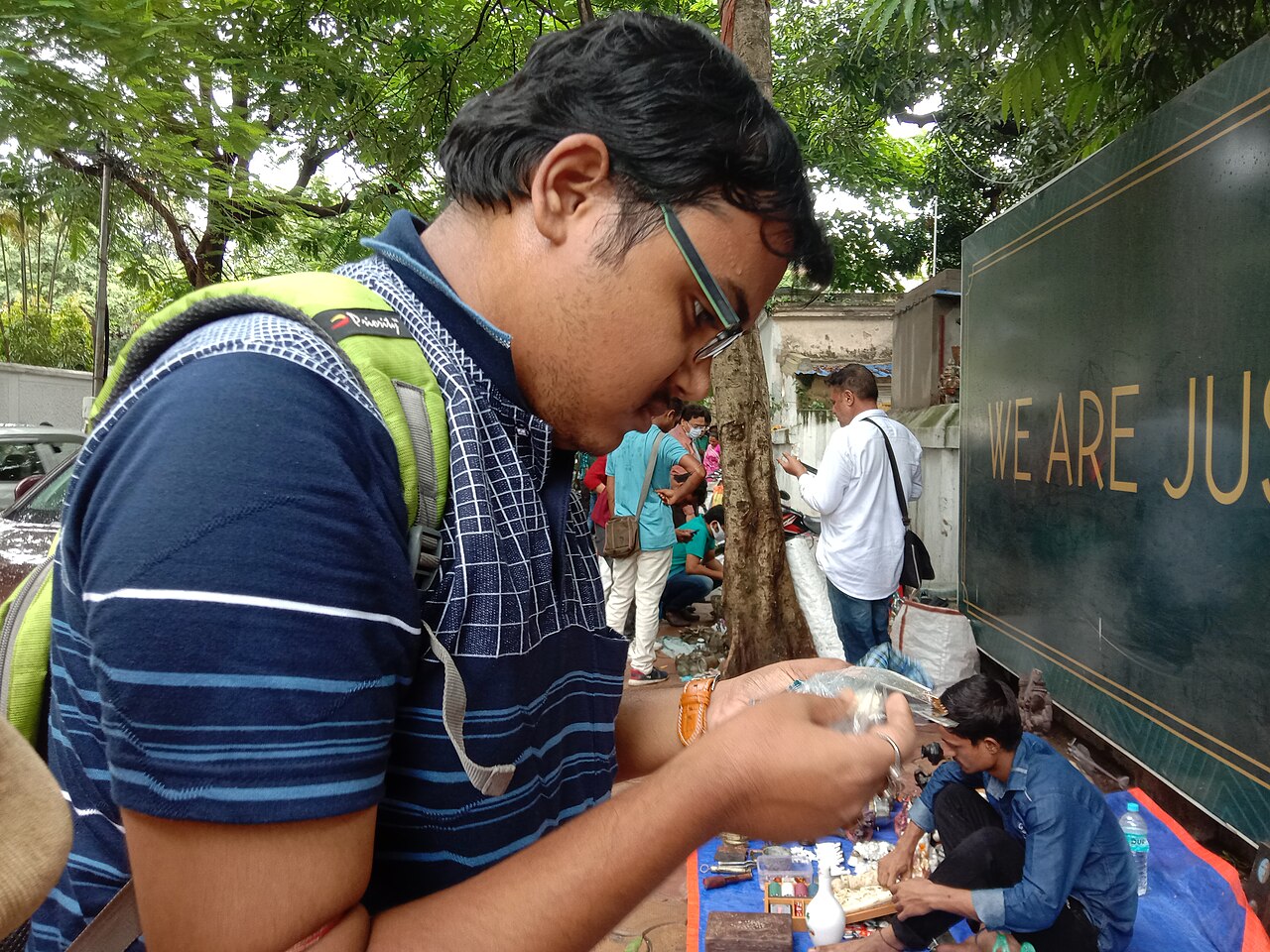 How to Choose a First Coin Show and Prepare Questions for Dealers 3 Scene of coin collecting at a roadside shop