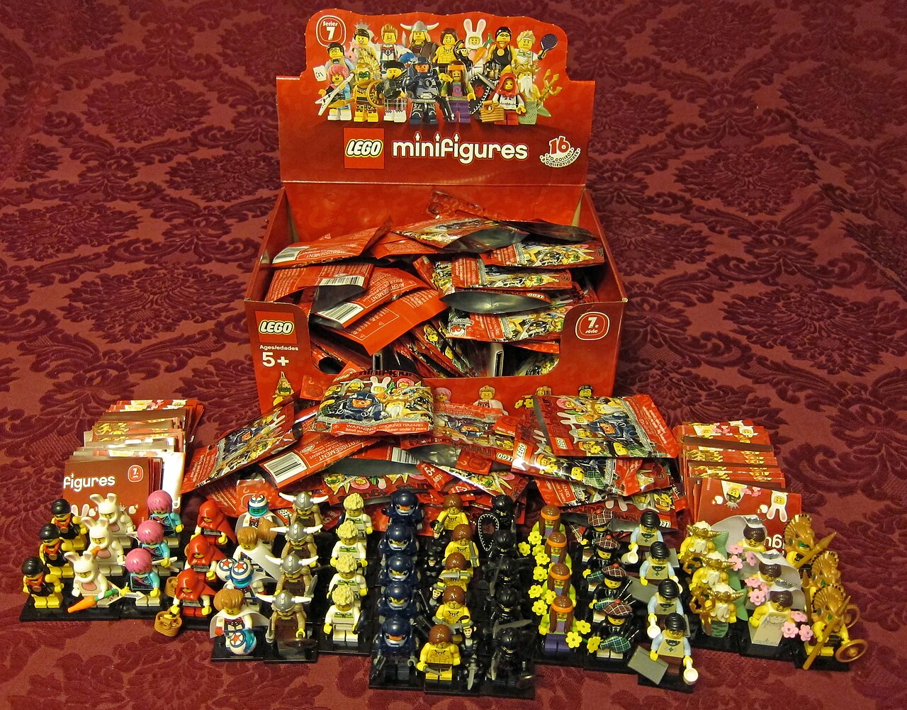 How to Tell Whether a LEGO Minifigure Has Common Replacement Parts Before You Buy 1 LEGO minifigure photo