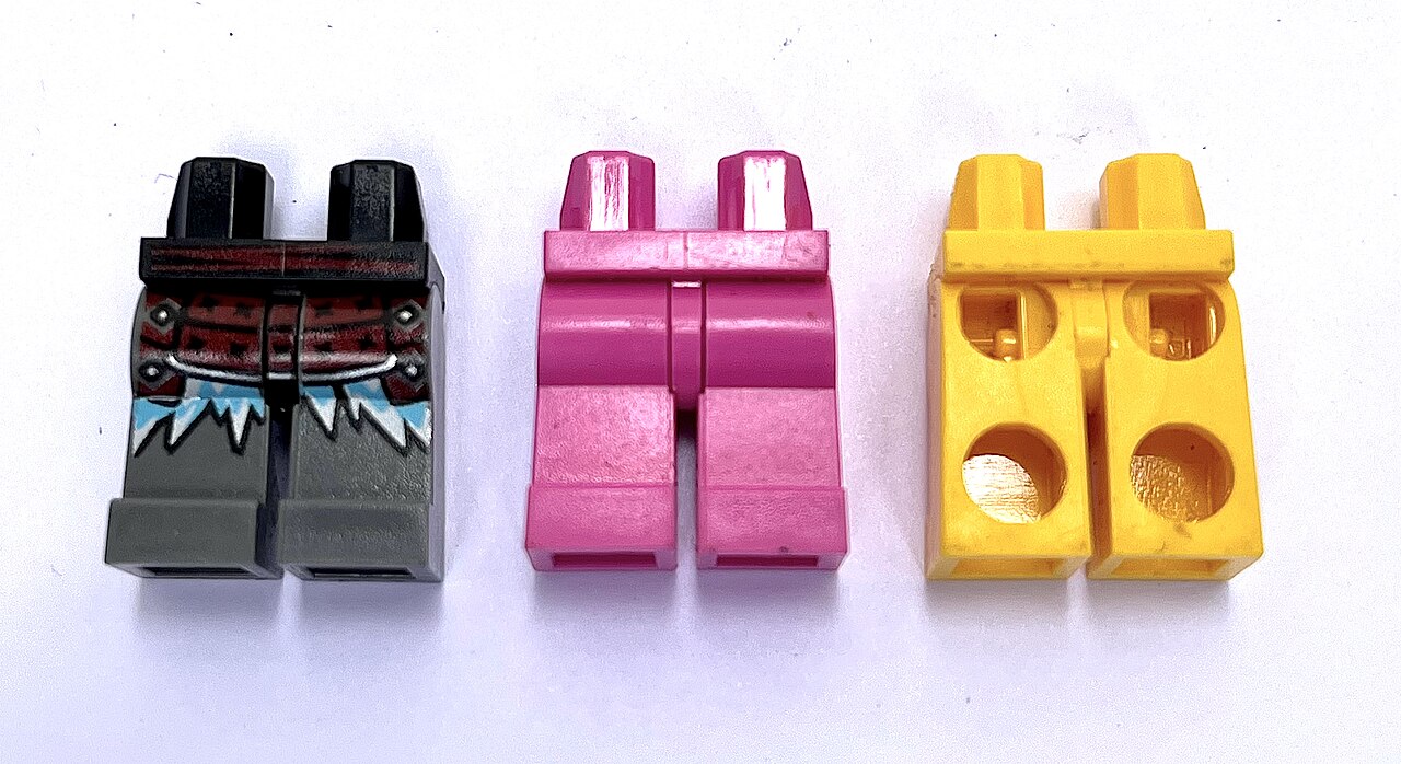 LEGO Collecting Guide for Beginners 2 LEGO minifigure legs