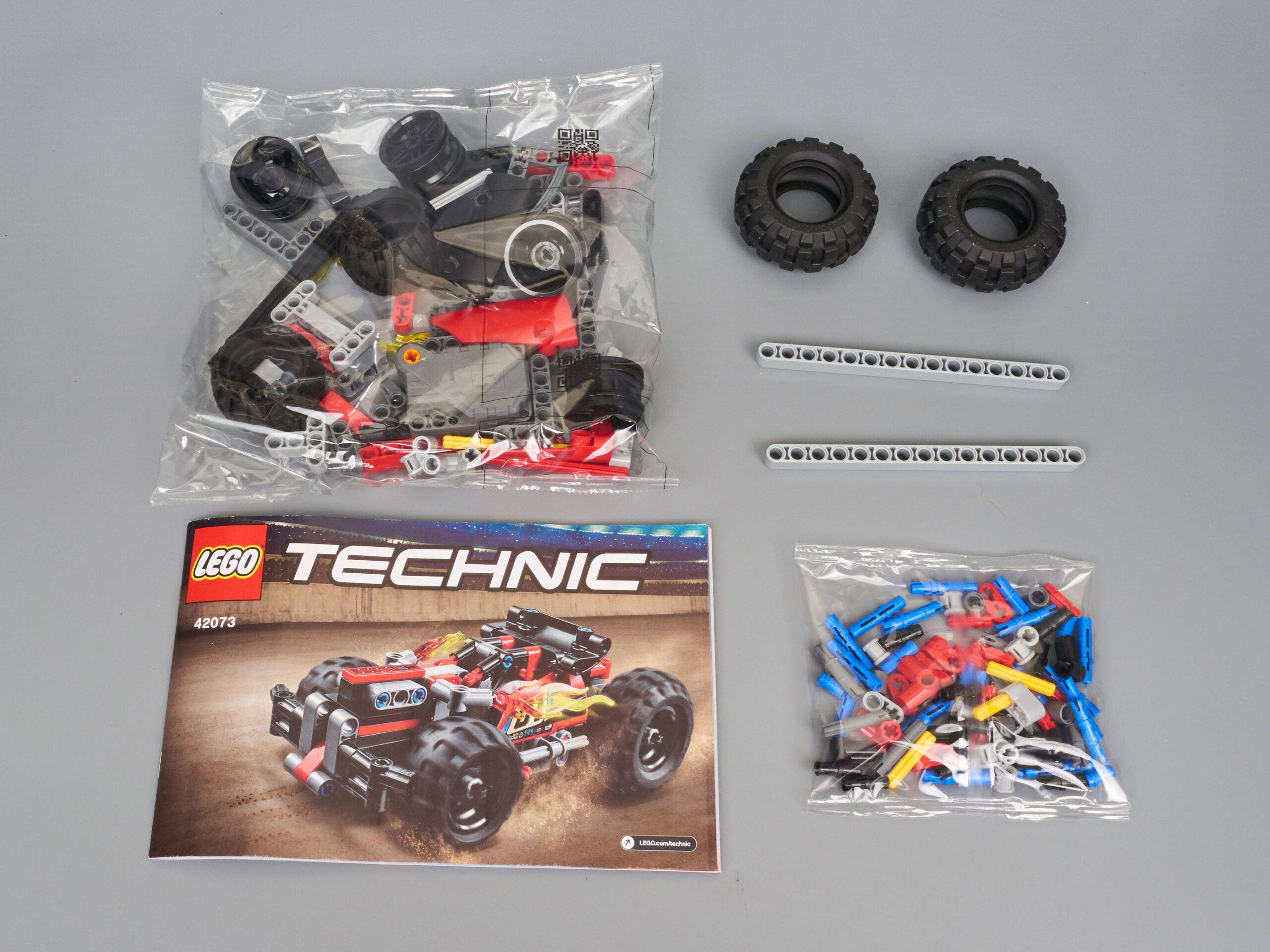 How to check used LEGO sets before buying second-hand 2 LEGO Technic parts and manual laid out for checking completeness